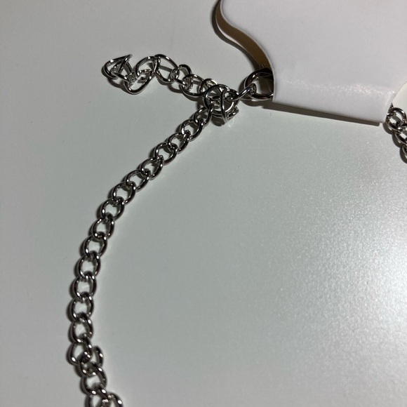 Silver open heart choker, Y2K, heart choker, 90s choker, simple heart necklace - Picture 7 of 9